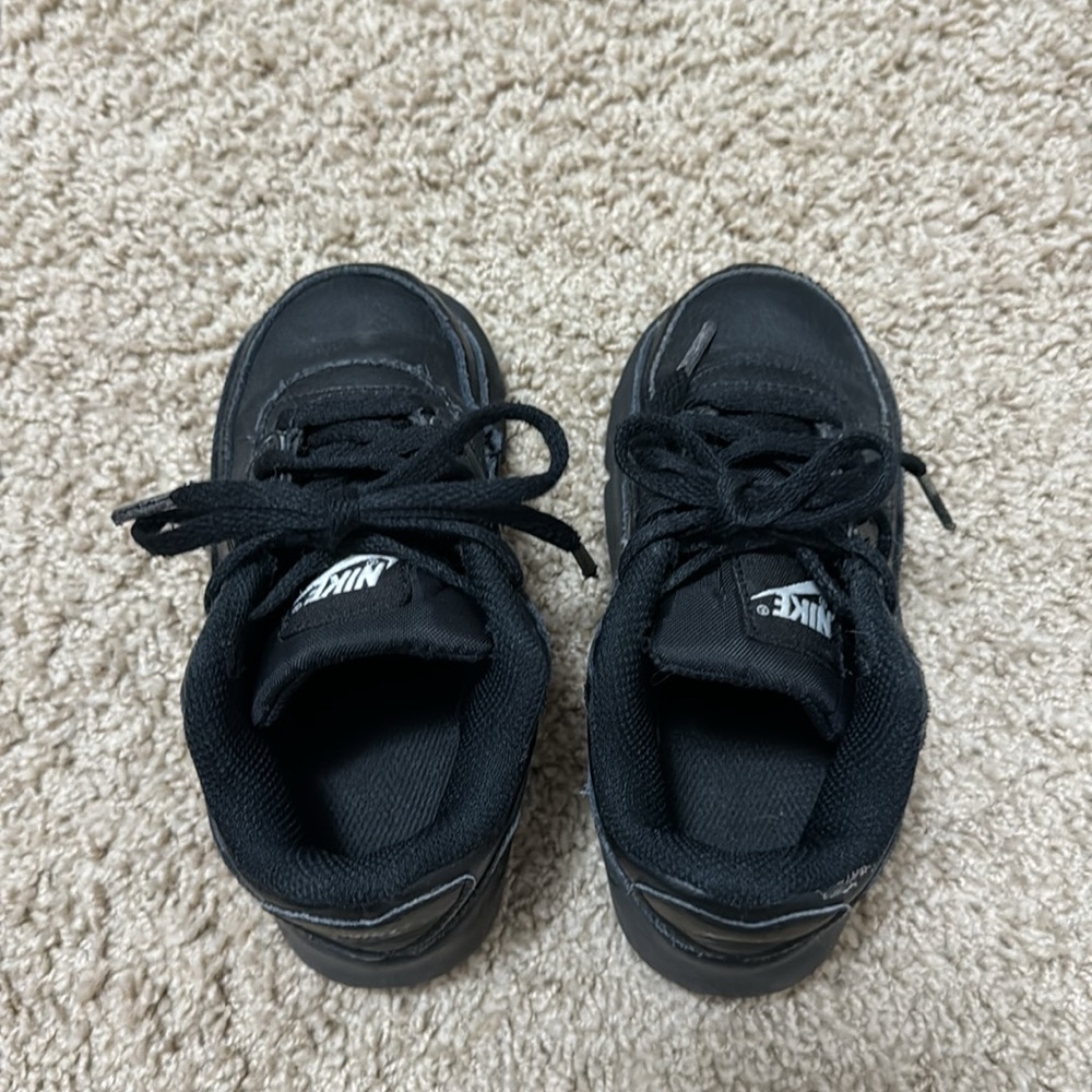 Nike air max 90 sneakers, black🖤, toddler walker size 9c - Picture 4 of 6